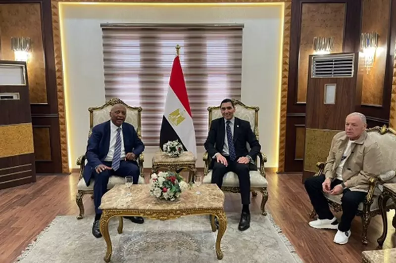 جوهر نبيل يستقبل باتريس موتسيبي في حضور أبو ريدة 